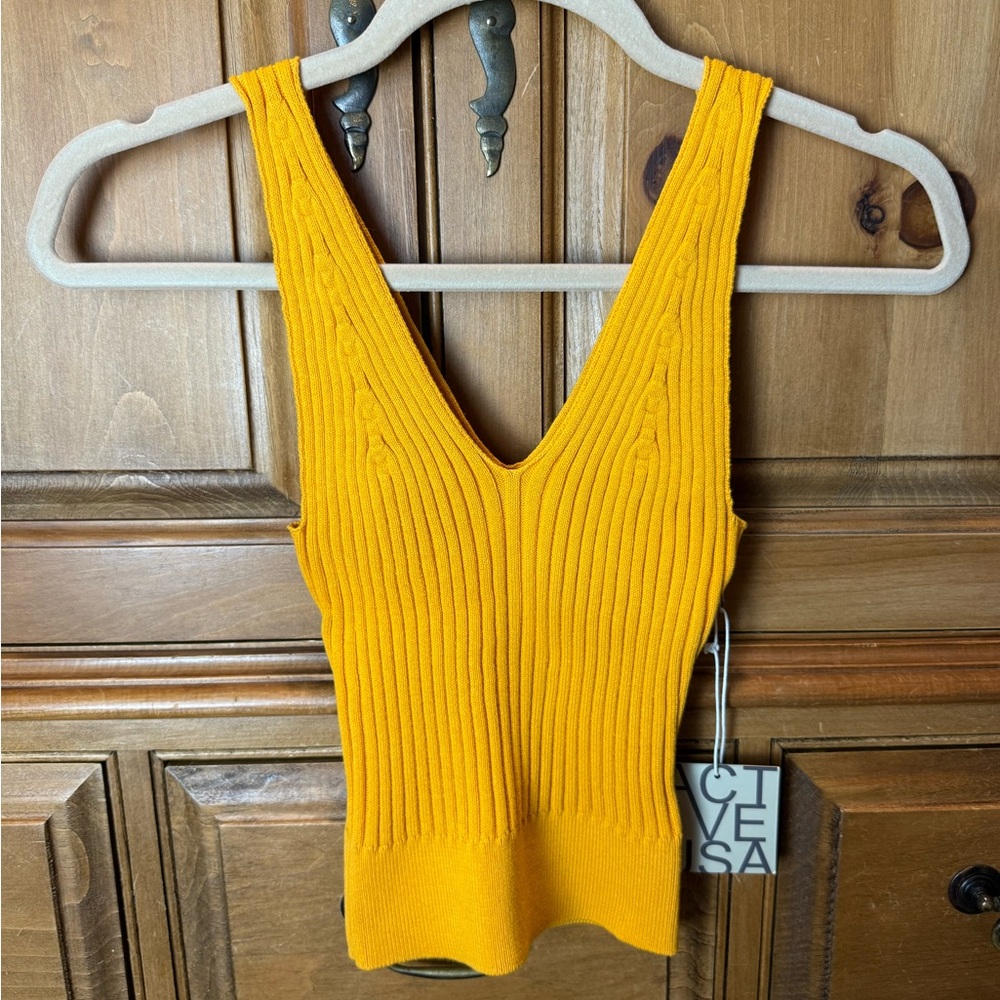 NWT Active USA Camille Ribbed Crop Top in Sunflower